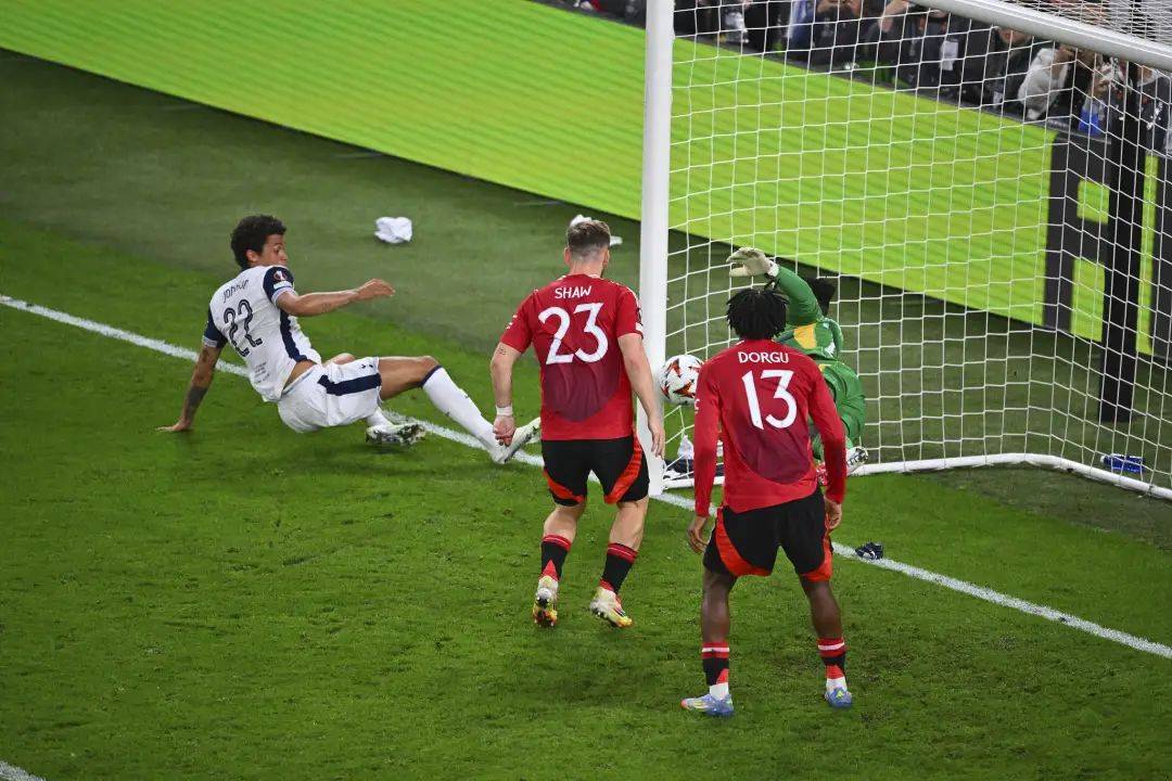 巴黎热刺再战，拼杀不让对手喘息