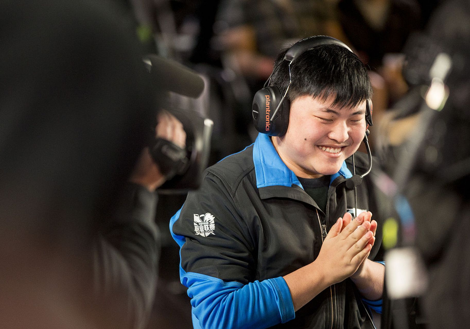 关于Uzi迎来十二赛季高光表现,RNG球迷沸腾!的信息