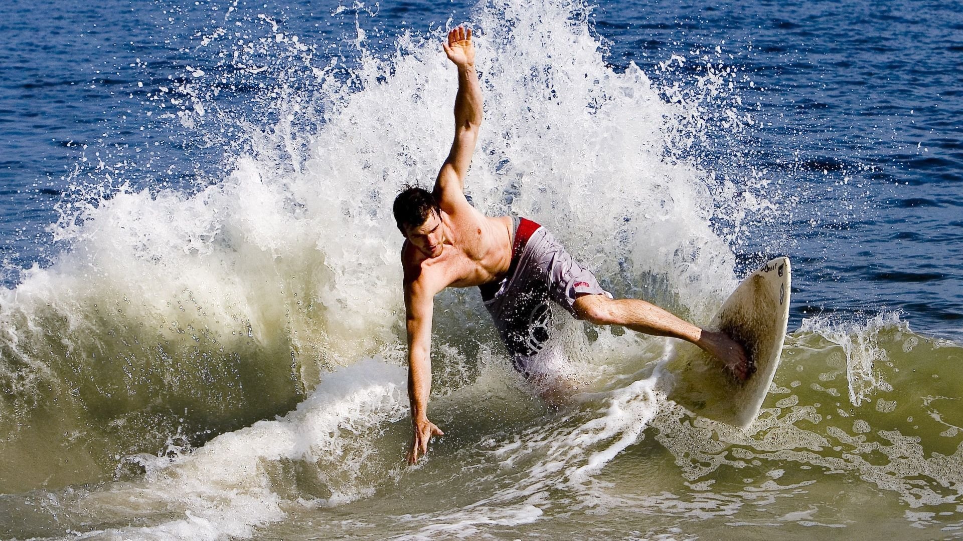 切尔西前途光明!,穆古鲁扎新星出色防守表现突出全场沸腾不已